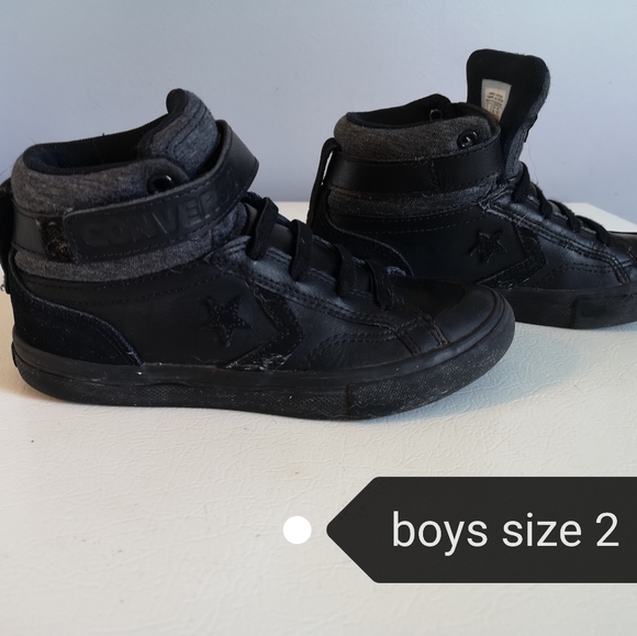 Boys size 2 converse - Picture 1 of 1